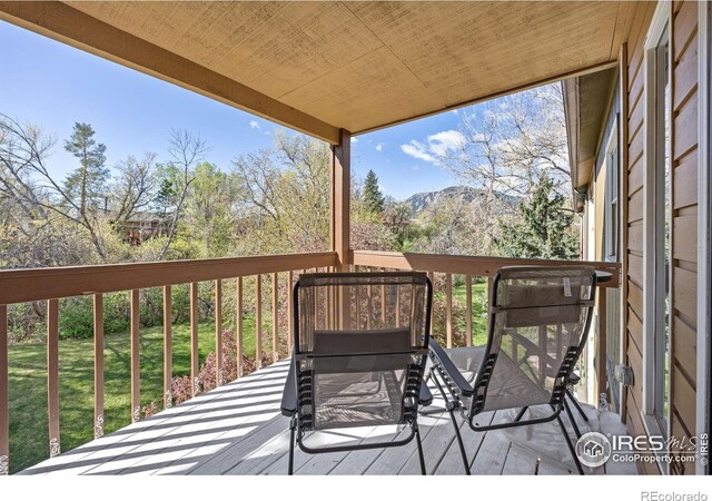 2962 Shadow Creek Dr # 308, Boulder, CO 80303 - wooden deck with a yard