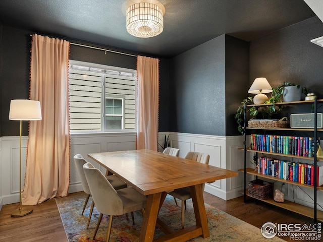 950 Sumner Way, Erie, CO 80516 - dining room with wood finished floors, wainscoting, a textured ceiling, a textured wall, and a decorative wall