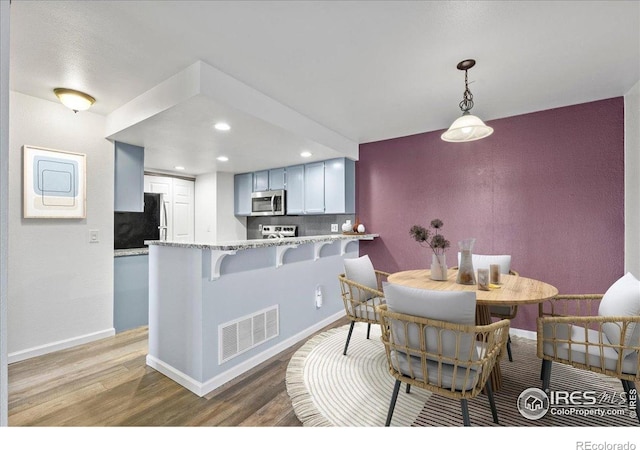 7820 W 87th Dr Unit K, Arvada, CO 80005 - dining area featuring light wood-style flooring, baseboards, recessed lighting, and an accent wall
