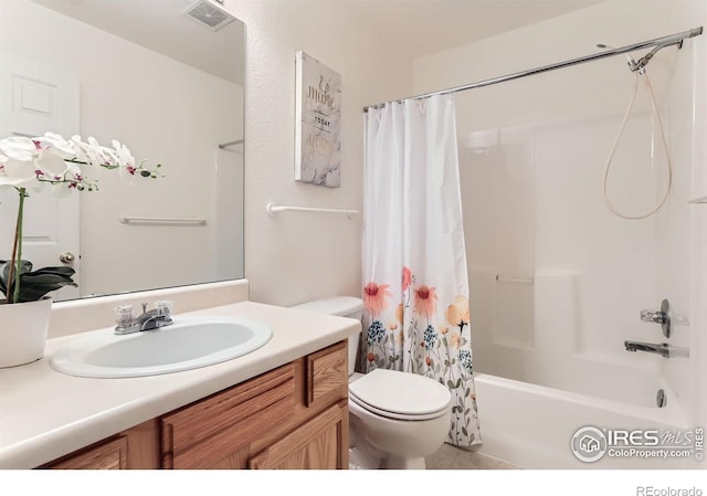 full bath with toilet, shower / bath combo with shower curtain, and vanity