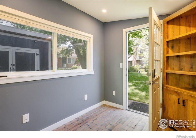 4760 Lee Cir, Boulder, CO 80303 - entryway featuring wood finished floors, baseboards, and recessed lighting