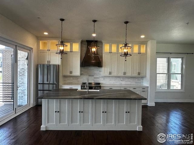 410 Superior Dr, Superior, CO 80027 - kitchen featuring premium range hood, refrigerator, baseboards, dark wood-style floors, and white cabinetry