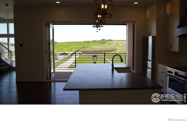 410 Superior Dr, Superior, CO 80027 - kitchen featuring electric range oven, a sink, freestanding refrigerator, plenty of natural light, and recessed lighting
