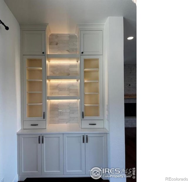 410 Superior Dr, Superior, CO 80027 - bar featuring recessed lighting