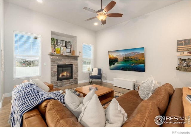living area featuring wood finished floors, a ceiling fan, baseboards, and recessed lighting
