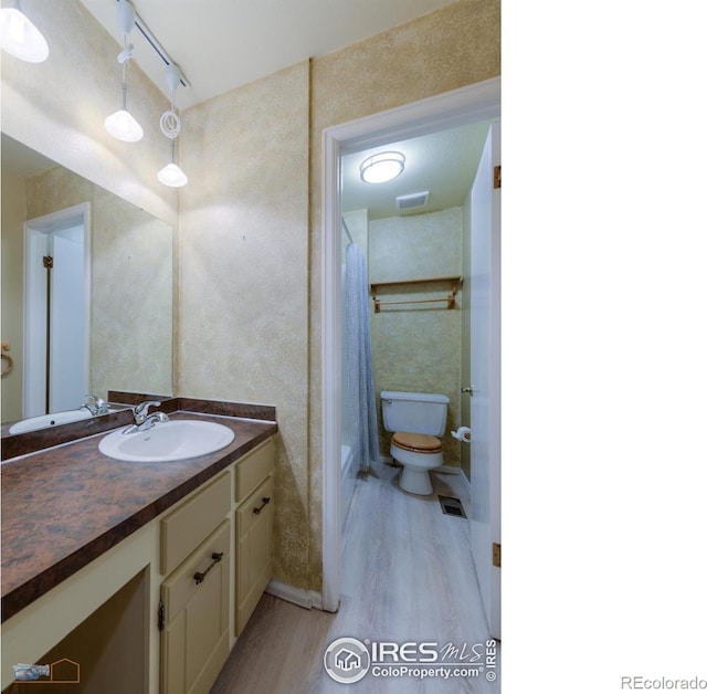 4140 Monroe Dr Unit C, Boulder, CO 80303 - bathroom with wood finished floors, toilet, vanity, and a shower with shower curtain