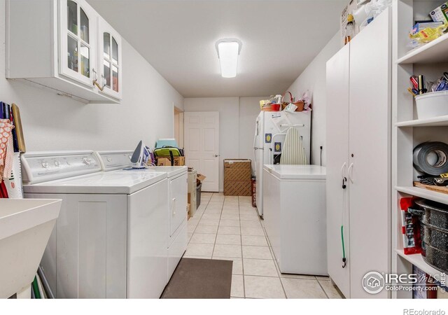 10007 E County Line Rd, Longmont, CO 80501 - laundry area featuring independent washer and dryer, light tile patterned flooring, and a sink