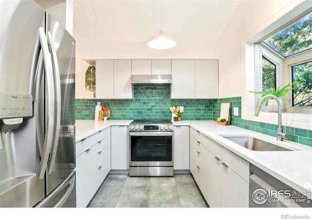 821 Hayden Ct, Longmont, CO 80503 - kitchen with appliances with stainless steel finishes, a sink, light countertops, and tasteful backsplash