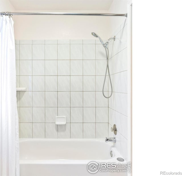 821 Hayden Ct, Longmont, CO 80503 - bathroom with shower / bathtub combination with curtain