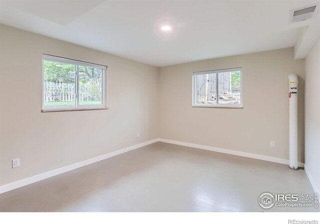 3410 Heidelberg Dr, Boulder, CO 80305 - empty room featuring plenty of natural light, finished concrete flooring, baseboards, and recessed lighting