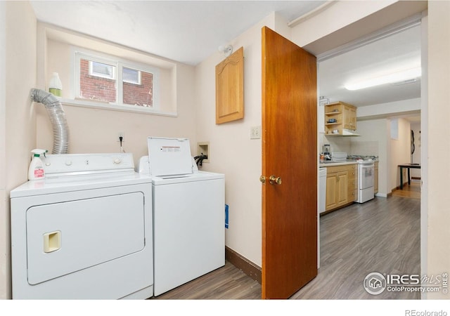 618 Whedbee St, Fort Collins, CO 80524 - laundry room featuring washing machine and clothes dryer, light wood finished floors, and baseboards