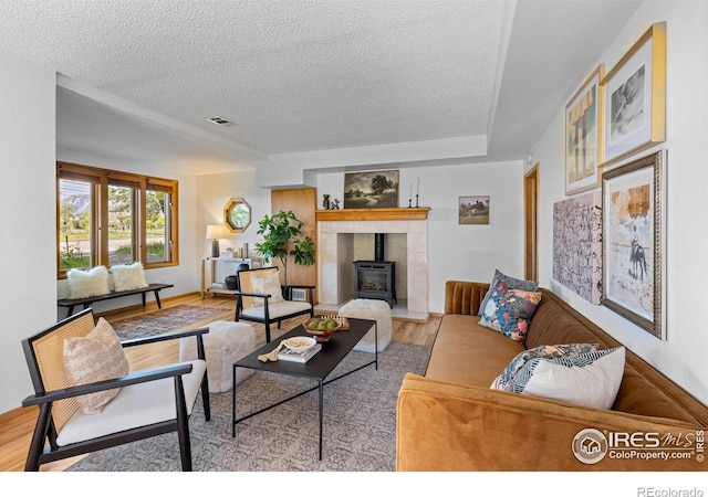 4743 Jay Rd, Boulder, CO 80301 - living area with wood finished floors and a textured ceiling