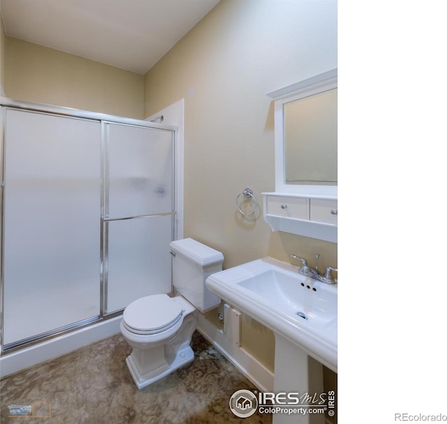 23111 County Road 1, Berthoud, CO 80513 - full bath with a shower stall, toilet, and a sink