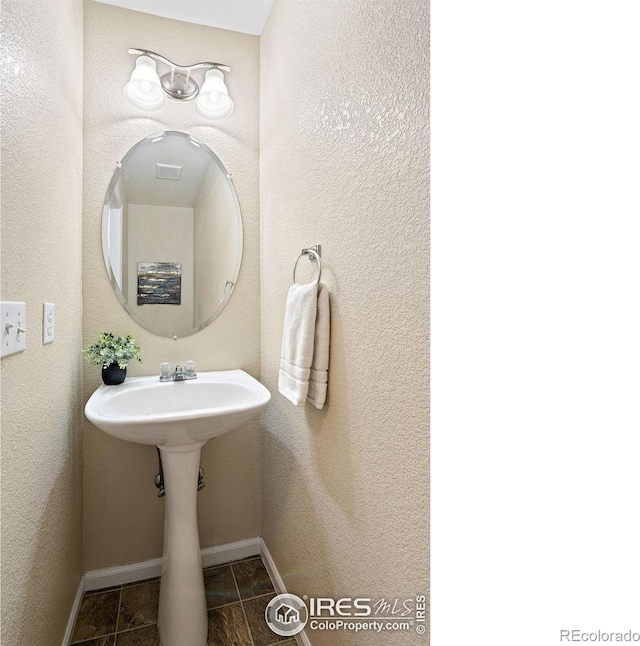14300 Waterside Ln Unit V1, Broomfield, CO 80023 - bathroom featuring baseboards and tile patterned flooring