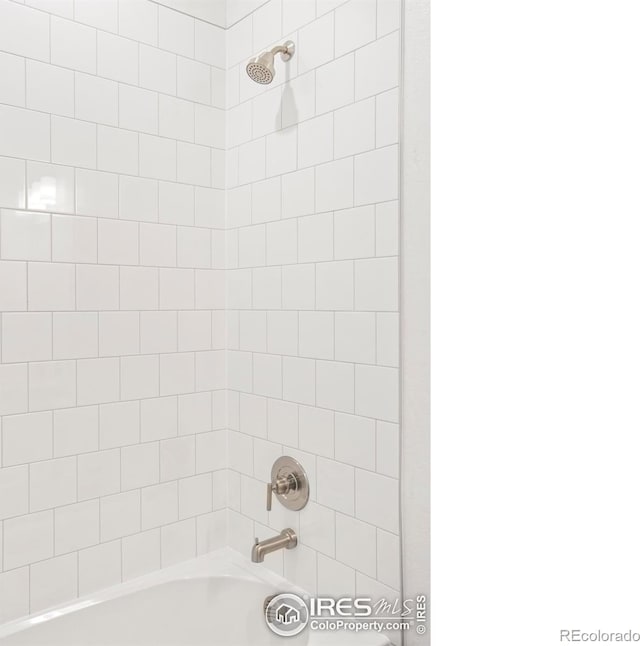full bath with shower / tub combination