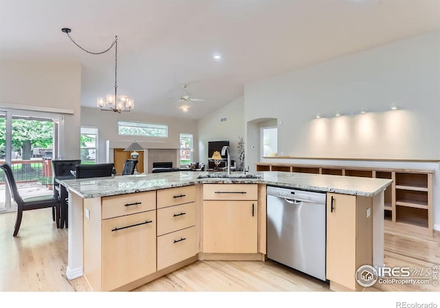 kitchen featuring dishwasher, open floor plan, light wood-style floors, a sink, and a ceiling fan