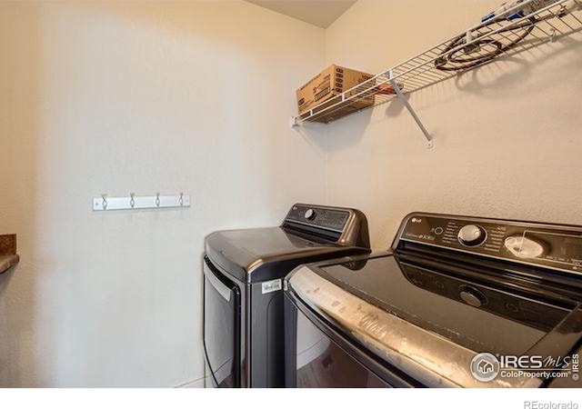 4134 Cypress Ridge Ln, Wellington, CO 80549 - laundry area with washing machine and clothes dryer