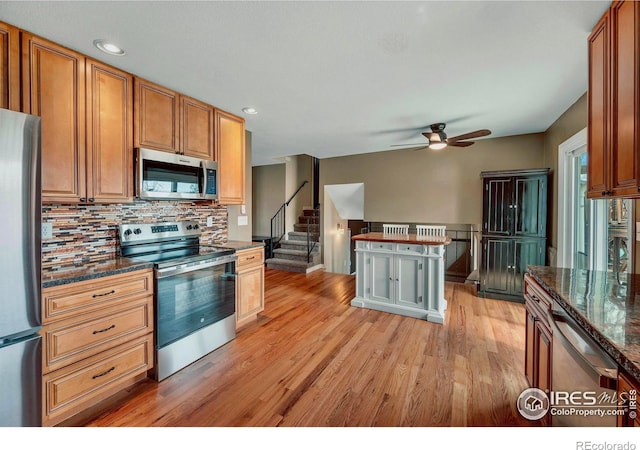 110 Lucerne Dr, Lafayette, CO 80026 - kitchen with stainless steel appliances, a ceiling fan, tasteful backsplash, light wood-style floors, and recessed lighting