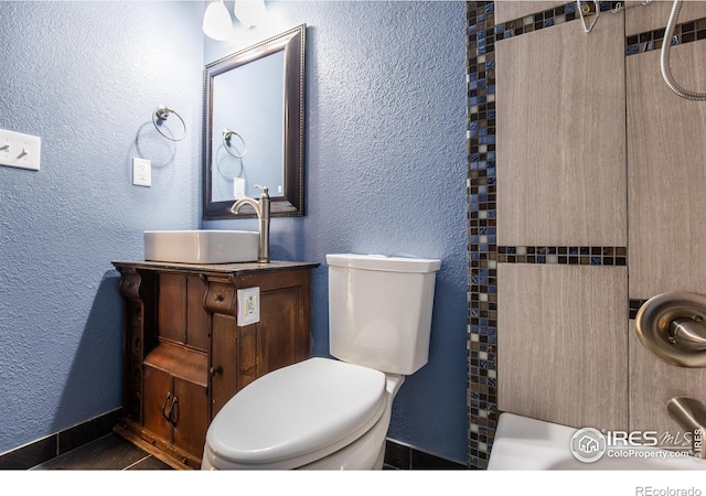 110 Lucerne Dr, Lafayette, CO 80026 - full bath with toilet, vanity, baseboards, and a textured wall
