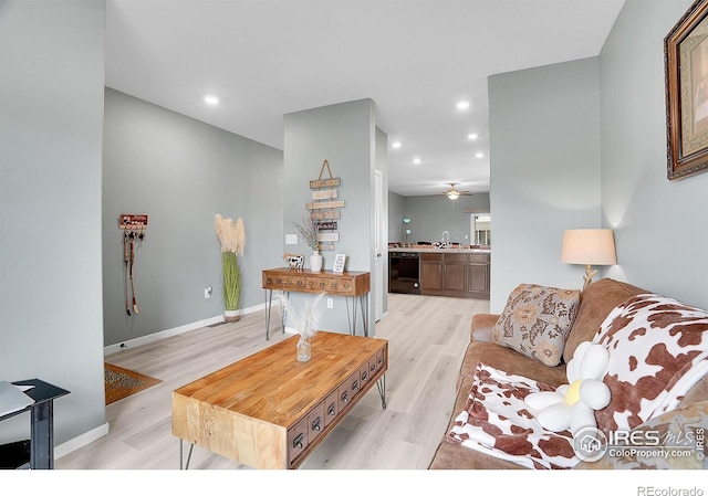 living room featuring light wood-style flooring, recessed lighting, ceiling fan, and baseboards