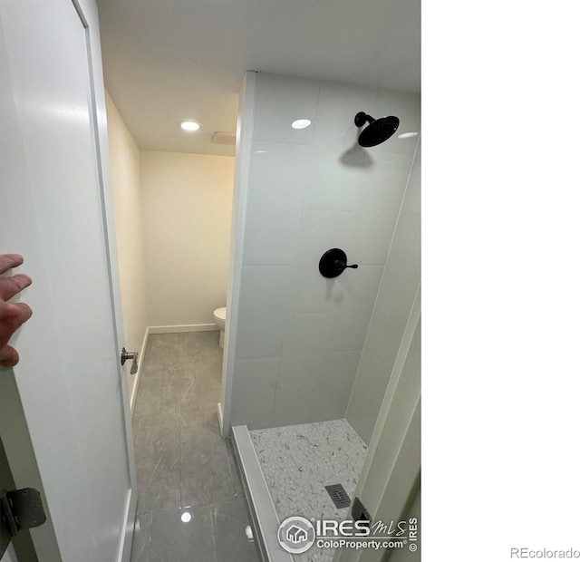 1225 Ithaca Dr, Boulder, CO 80305 - full bath featuring a stall shower, recessed lighting, toilet, and baseboards