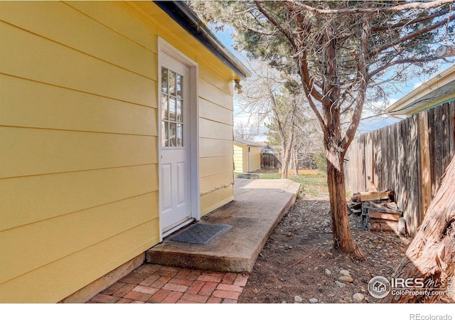 503 E Oak St, Lafayette, CO 80026 - property entrance featuring fence
