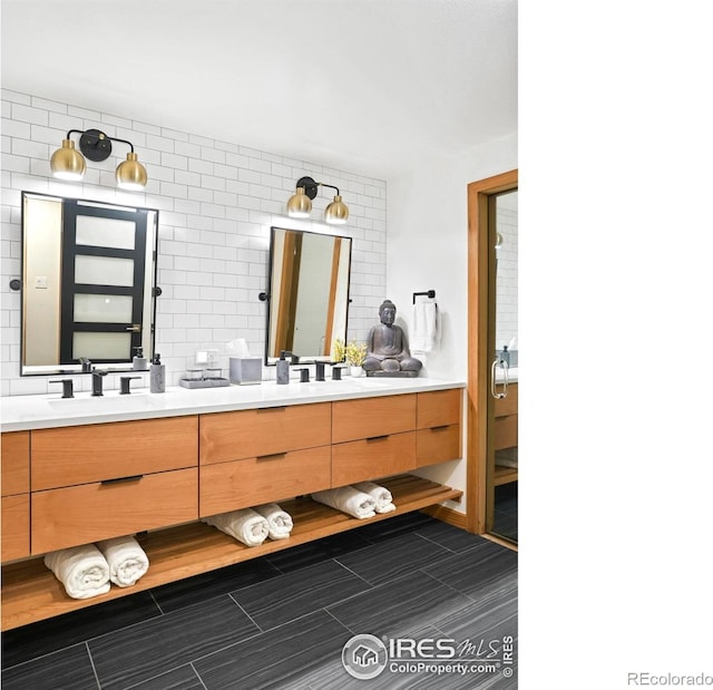 3746 Wonderland Hill Ave, Boulder, CO 80304 - full bathroom featuring tasteful backsplash and vanity