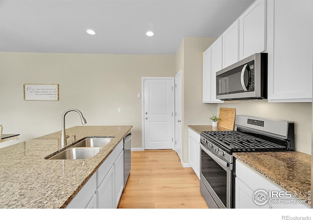 6008 Sandstone Cir, Frederick, CO 80516 - kitchen featuring stainless steel appliances, a sink, light wood-style floors, white cabinetry, and recessed lighting