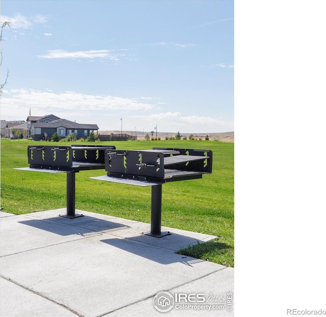 18722 E 99th Ave, Commerce City, CO 80022 - surrounding community with a yard