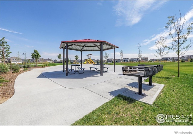18722 E 99th Ave, Commerce City, CO 80022 - view of home's community featuring a lawn and a residential view