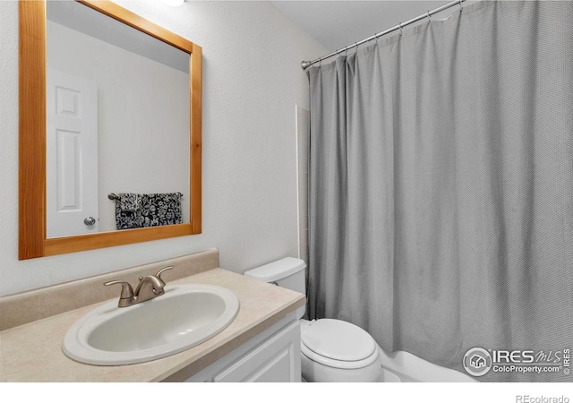2940 E Yarrow Cir, Superior, CO 80027 - bathroom featuring toilet, vanity, and a shower with curtain