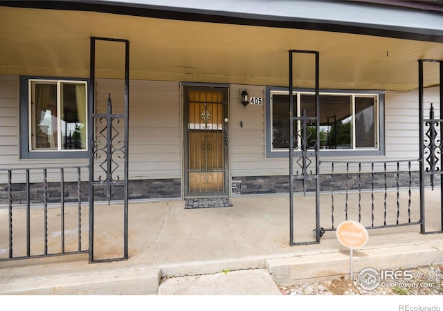 405 16th Ave, Greeley, CO 80631 - view of exterior entry featuring covered porch