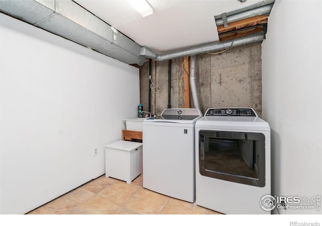 8200 S Locust Way, Centennial, CO 80112 - washroom featuring washer and clothes dryer