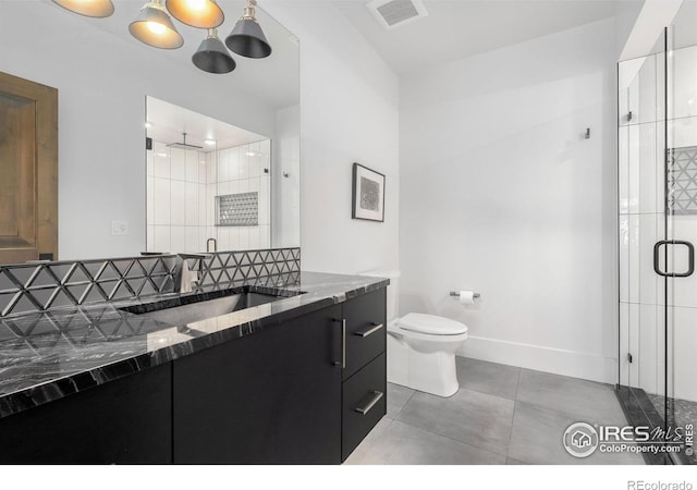 2387 Harding Park Ct, Berthoud, CO 80513 - full bathroom featuring decorative backsplash, a shower stall, toilet, vanity, and baseboards