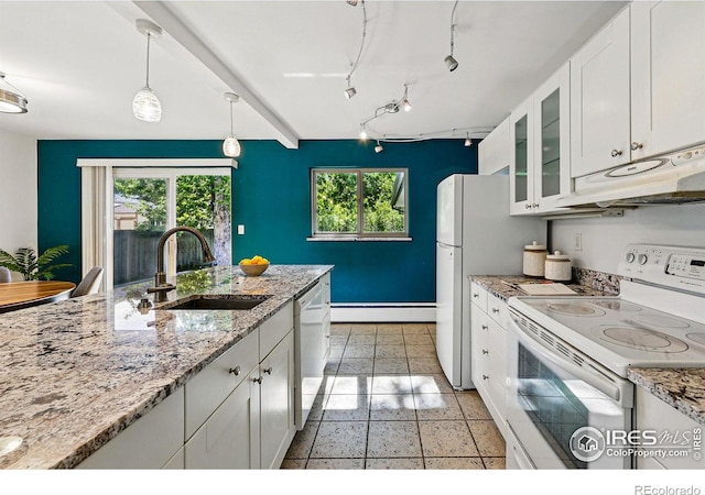 325 Colgate St, Boulder, CO 80305 - kitchen featuring white appliances, a sink, under cabinet range hood, baseboards, and plenty of natural light