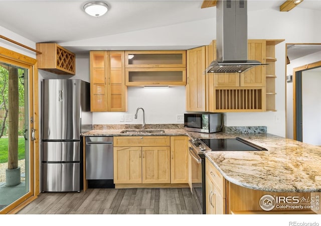 1805 Kinnikinnik Pl, Loveland, CO 80537 - kitchen with stainless steel appliances, a sink, island range hood, light wood finished floors, and lofted ceiling