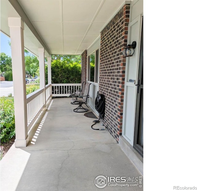 1545 S Vivian St, Longmont, CO 80501 - view of covered porch