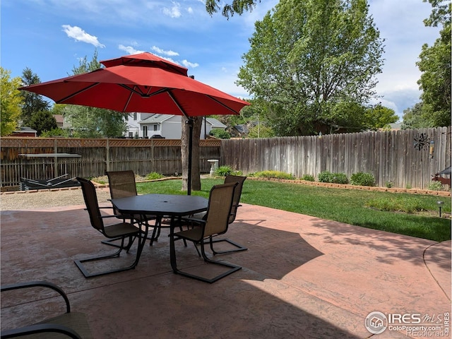 1545 S Vivian St, Longmont, CO 80501 - view of patio / terrace with outdoor dining space