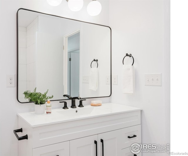 4601 S Lipan St, Englewood, CO 80110 - bathroom with vanity