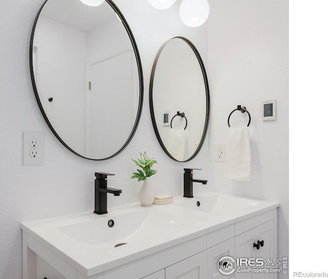 4601 S Lipan St, Englewood, CO 80110 - bathroom with double vanity