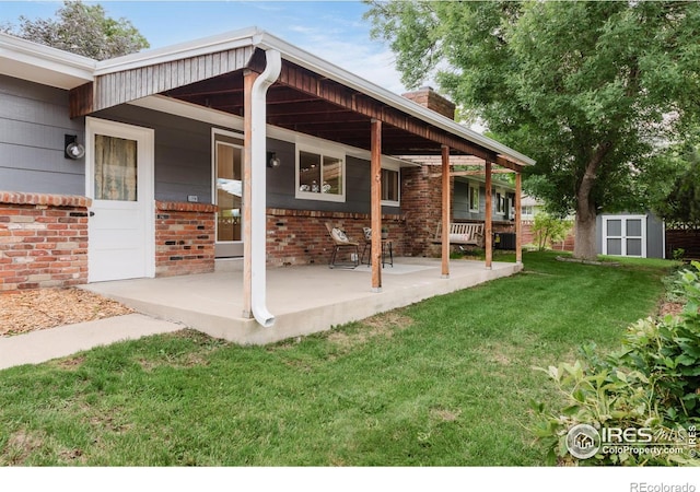 4601 S Lipan St, Englewood, CO 80110 - covered porch with a yard