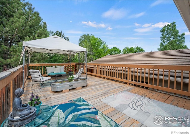 1921 Glenview Ct, Berthoud, CO 80513 - wooden terrace featuring an outdoor living space