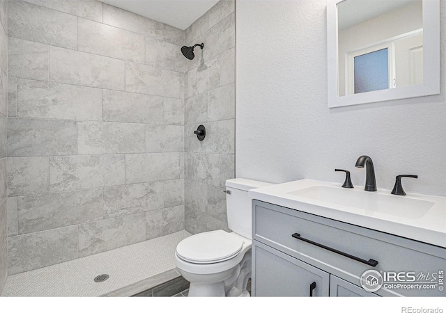 15904 E Bates Pl, Aurora, CO 80013 - bathroom featuring toilet, tiled shower, and vanity