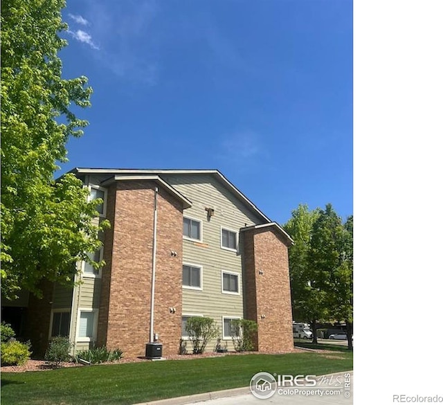 50 19th Ave Unit 9, Longmont, CO 80501 - view of property exterior featuring a yard