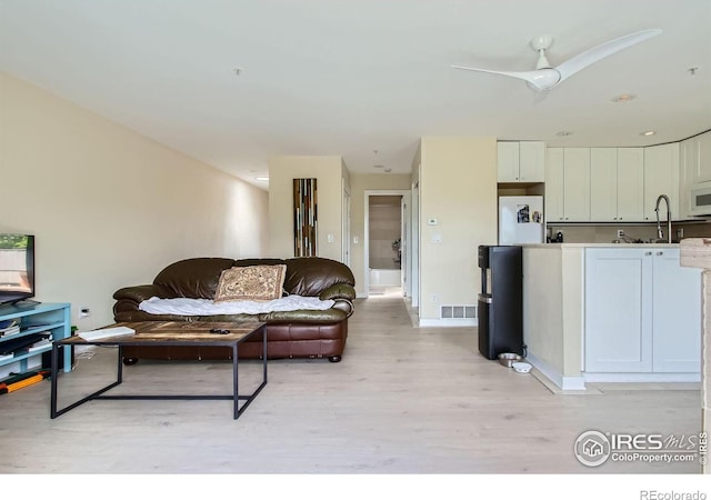 2938 Kalmia Ave Unit 26, Boulder, CO 80301 - living room featuring light wood-style flooring, baseboards, and ceiling fan
