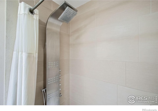 2938 Kalmia Ave Unit 26, Boulder, CO 80301 - full bath featuring a tile shower
