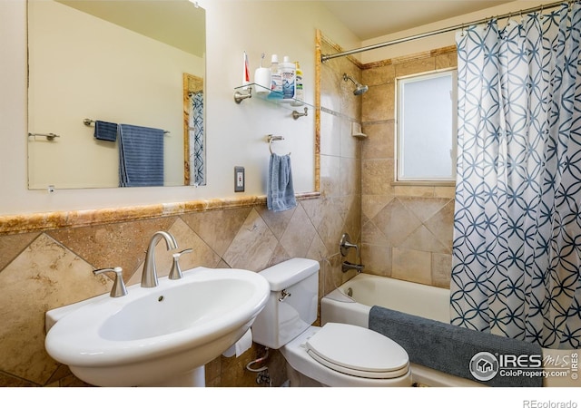 1542 Kilkenny St, Boulder, CO 80303 - full bathroom featuring shower / bathtub combination with curtain, toilet, tile walls, a sink, and a wainscoted wall