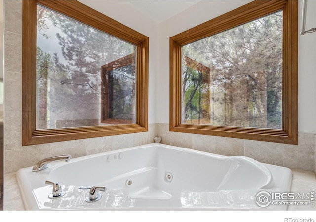 4157 19th St, Boulder, CO 80304 - full bath featuring a whirlpool tub and healthy amount of natural light