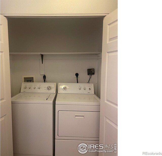 936 Parkview St, Louisville, CO 80027 - laundry room featuring independent washer and dryer