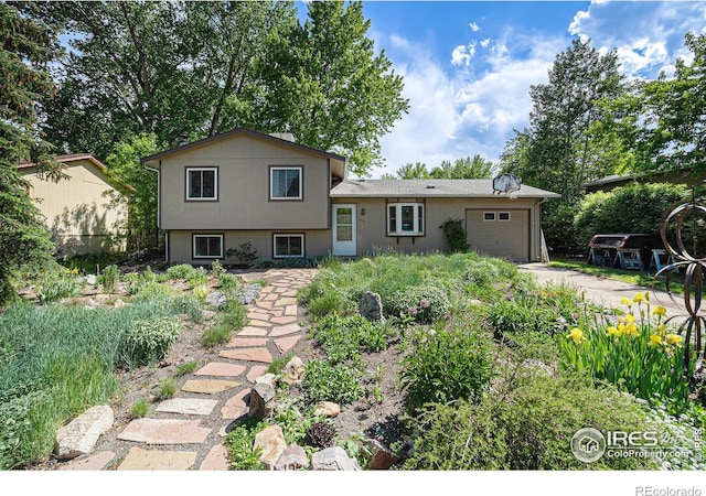 4117 Shannon Dr, Laporte, CO 80535 - split level home featuring dirt driveway and a garage